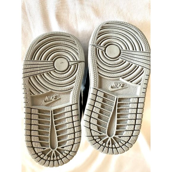 Nike  Air Jordan Retro Sneaker Size Toddler 5c - Picture 2 of 4